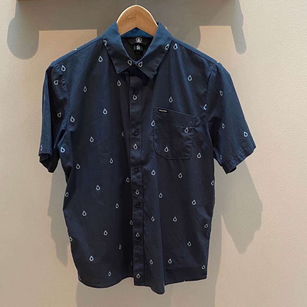 Volcom Navy Short-Sleeve Button-Down Shirt with Light Blue Teardrop Print